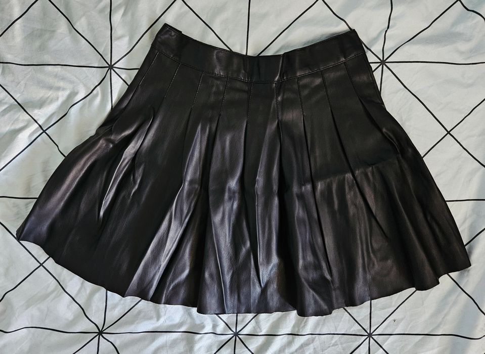 Дамска кожена пола Bershka