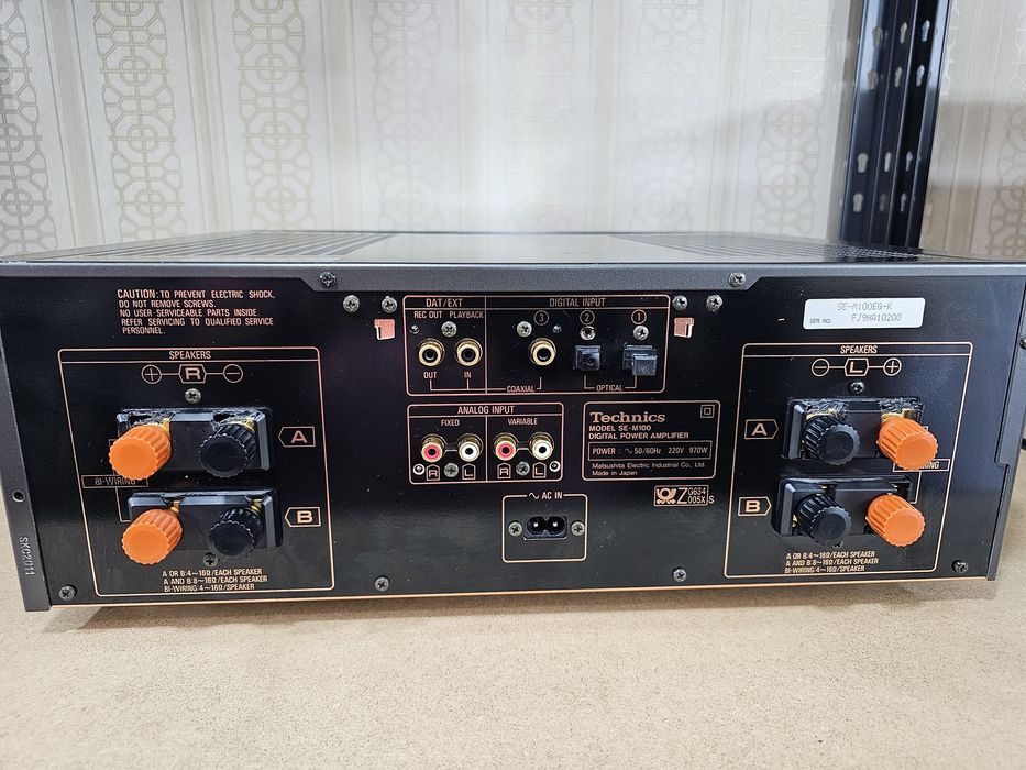 Vând Technics digital amplifier SE-M100