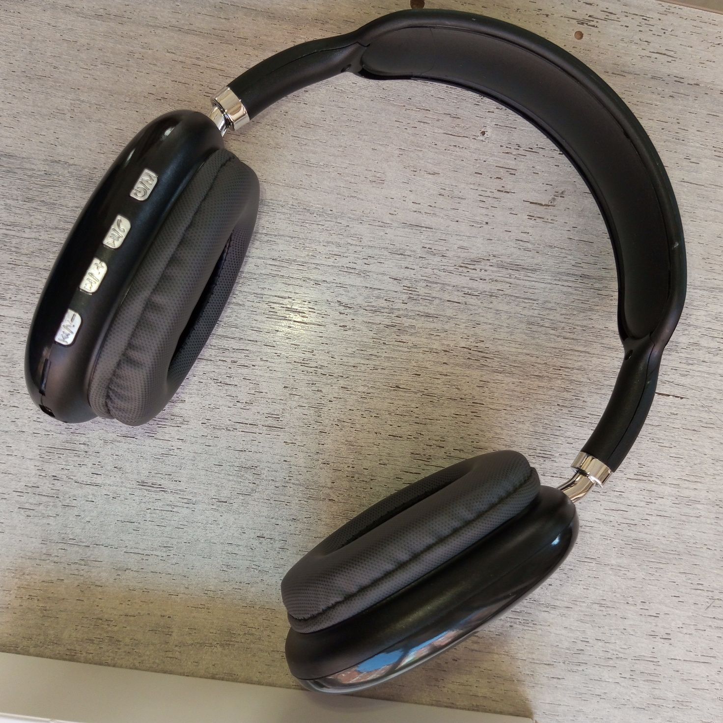 P9 model naushnik