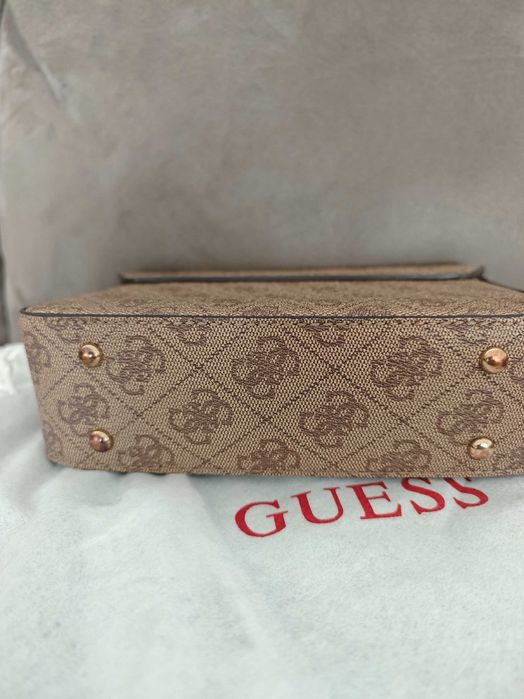 Дамска чанта Guess