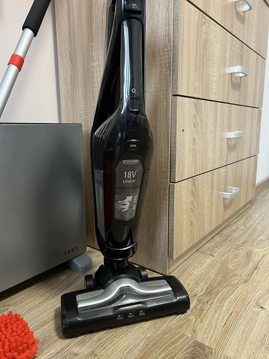 Вертикална прахосмукачка Rowenta Dual Force