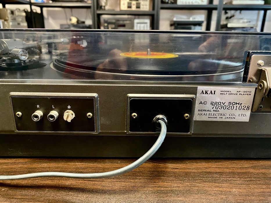 Vintage грамофон Akai