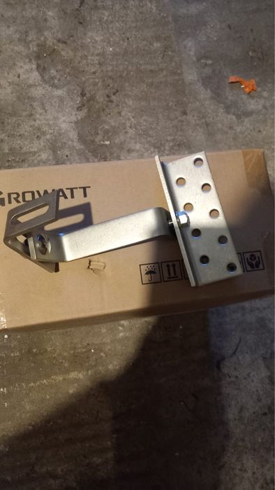 Suport fixare panouri fotovoltaice pentru țiglă