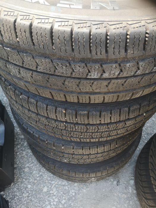Продавам лети  джанти  16 ки със зимни гуми За бус