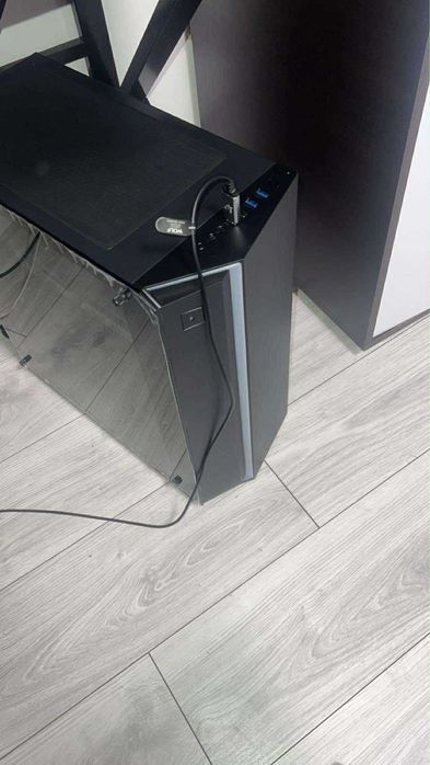 Se vinde pc cu tot ce se vede in imagine
