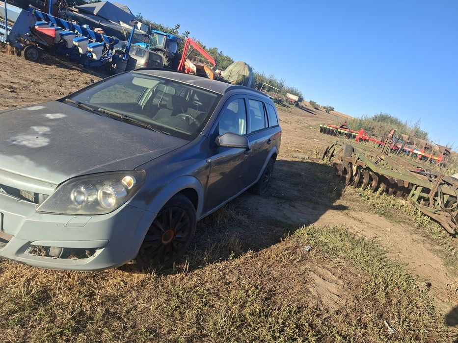 Vând Opel astra h pentru piese