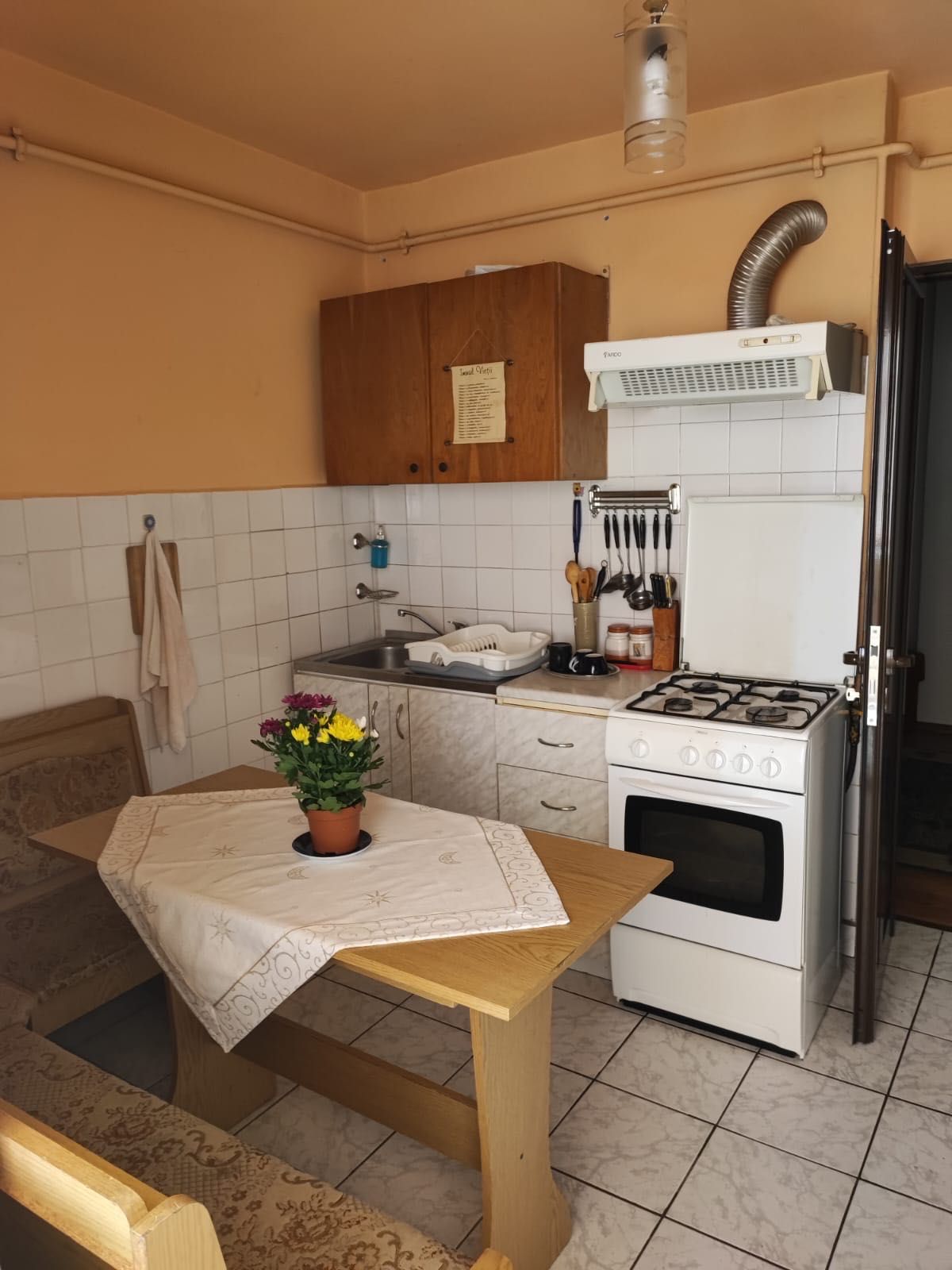 Vând apartament cu 3 camere în Drăgășani