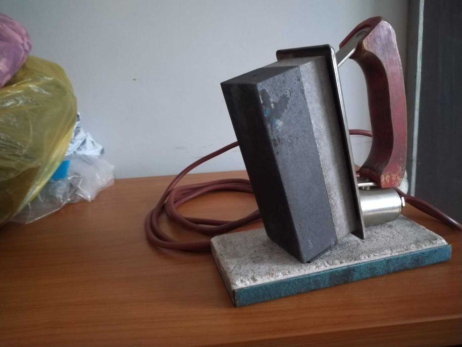 Ютия за лепене на ленти