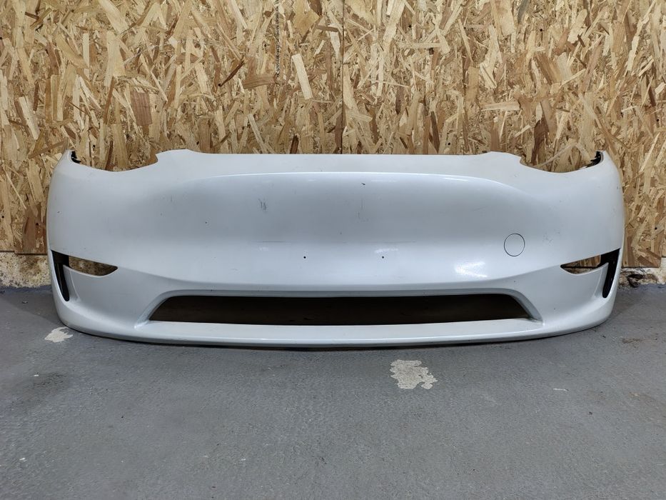 Bara fata Tesla Model Y an 2020-2024