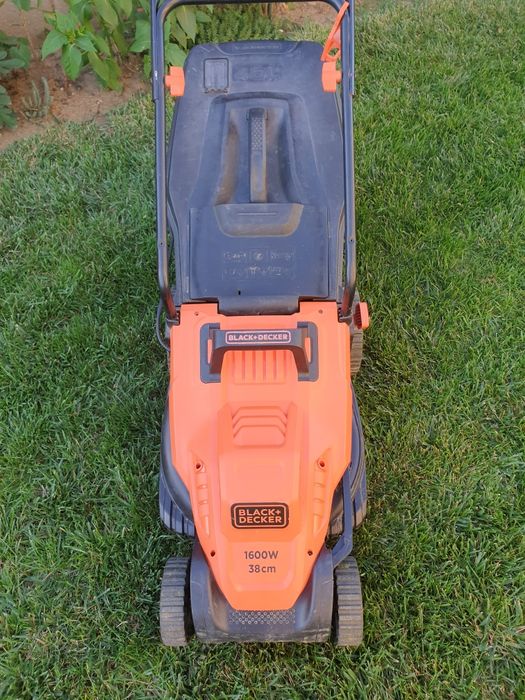 Masina tuns iarba Black+Decker