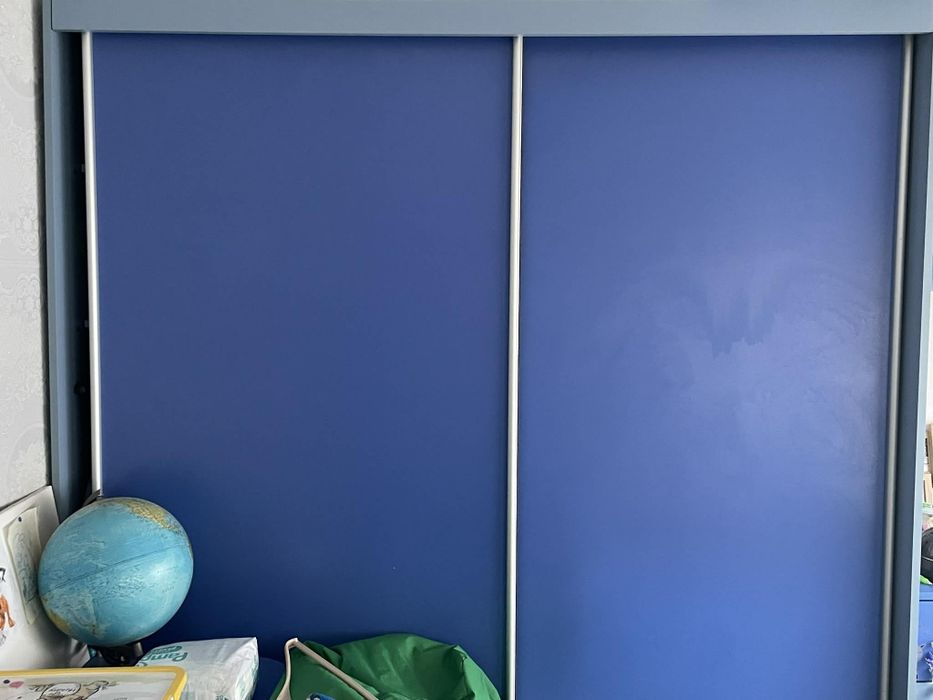 Гардероб със скрин