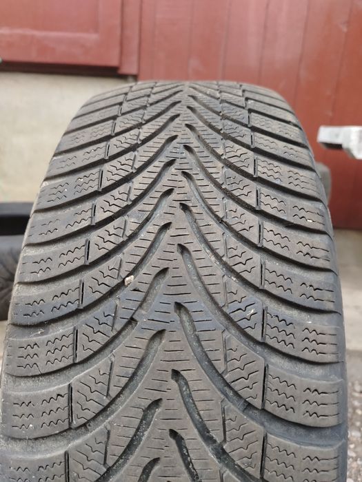 Vând cauciucuri 205/55/R16 Apollo