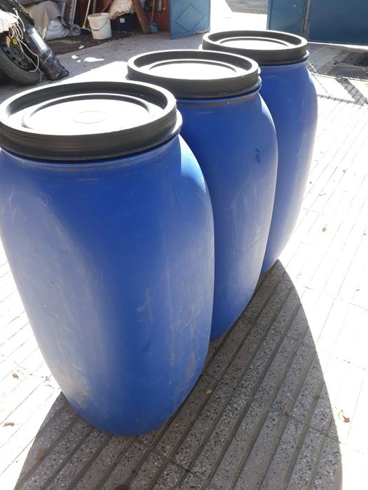 Butoaie de plastic groase in carne alimentare preț.90 lei.