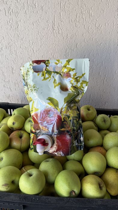 Suc de mere natural stors la rece.