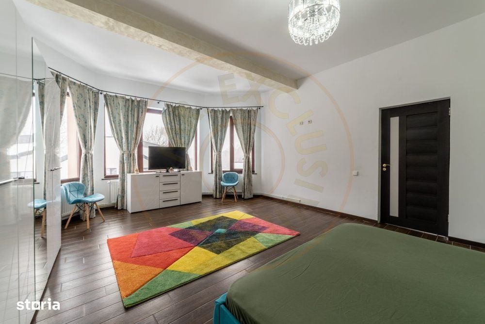 Casa spatioasa cu 6 camere si teren generos, langa padure - Valea Ursu