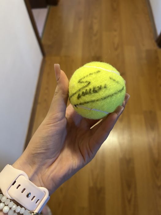 Minge semnata de Simona Halep