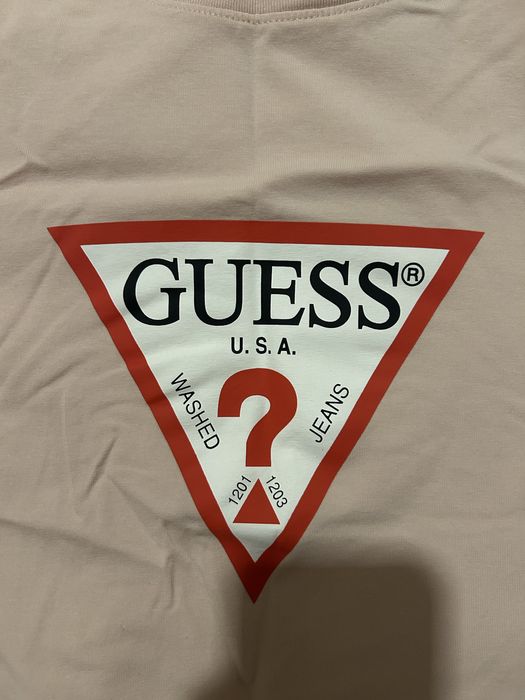 Светло розова тениска GUESS