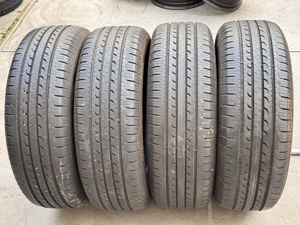 215/60/R17 Goodiyear EfficientGrip 4бр летни dot2619 7мм