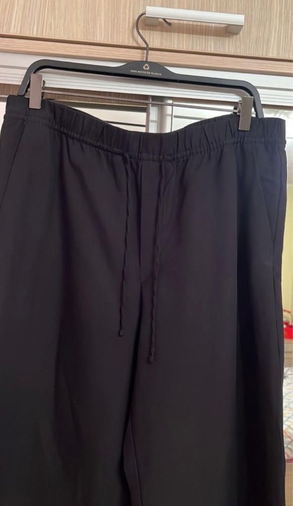 Pantaloni nepurtati negrii H&M noi masura 42