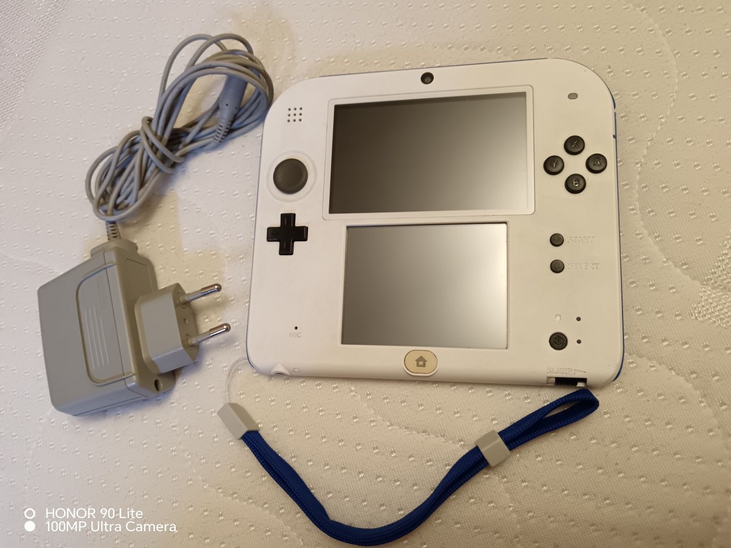 Nintendo 2DS alb cu albastru