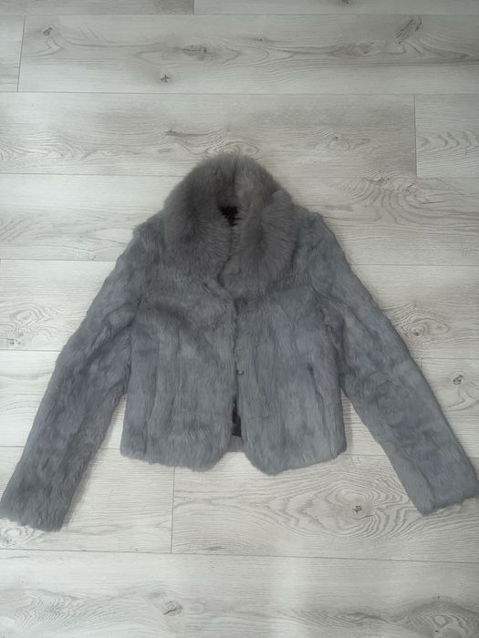 Haina blana de iepure cu guler de vulpe naturala