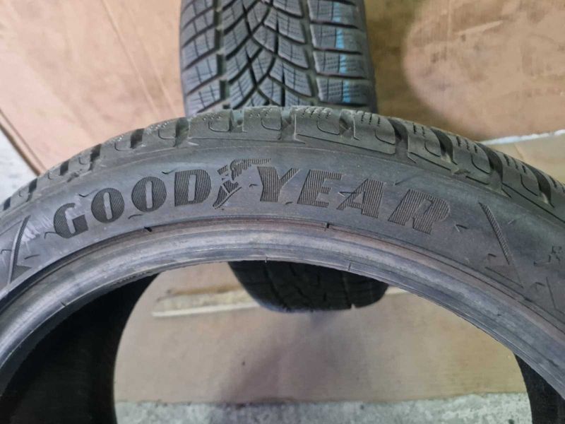 2 Goodyear R18 215/45
зимни гуми DOT1919