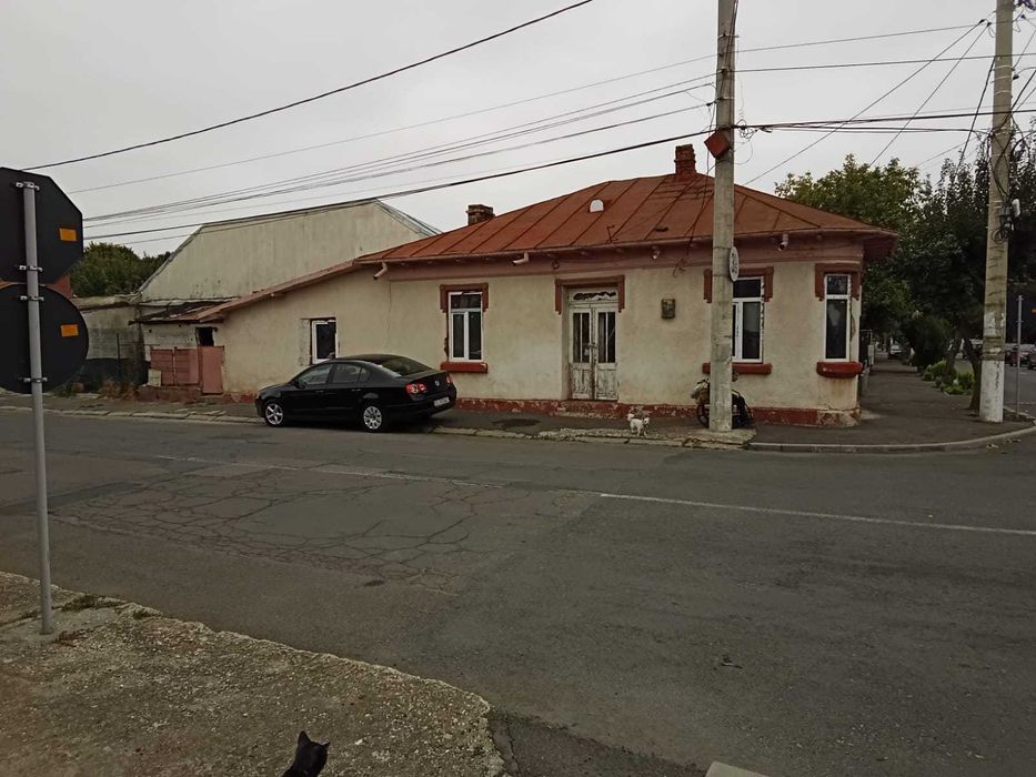 Vând casă (sau schimb cu casă la țară)