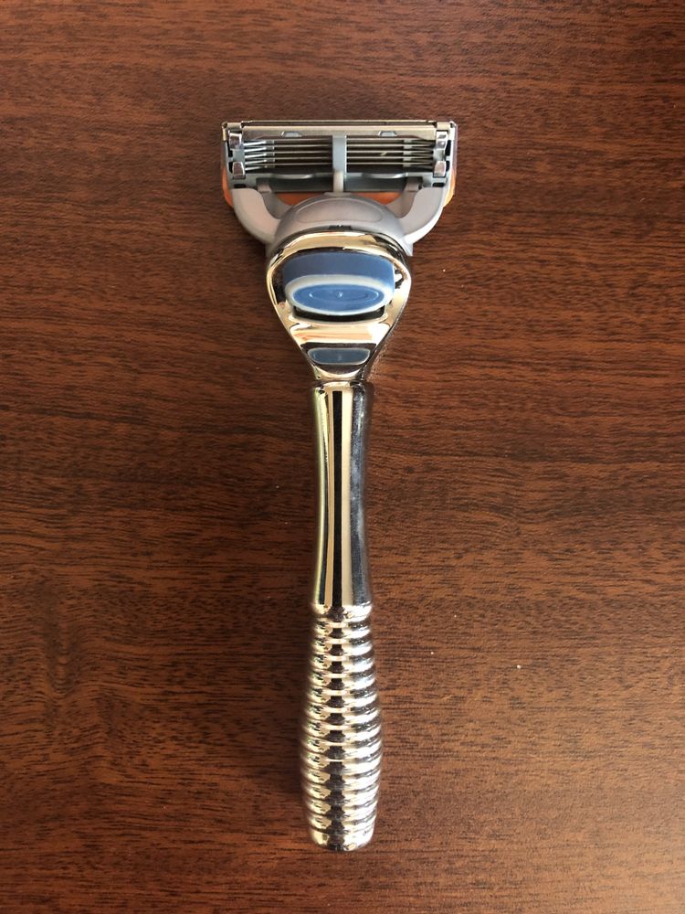 Gillette изцяло метална дръжка , самобръсначка