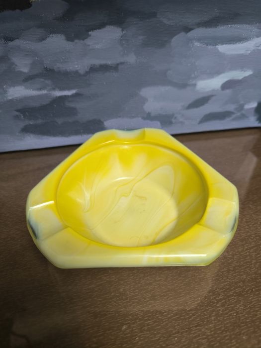 Продам винтажную пепельницу из опалового стекла