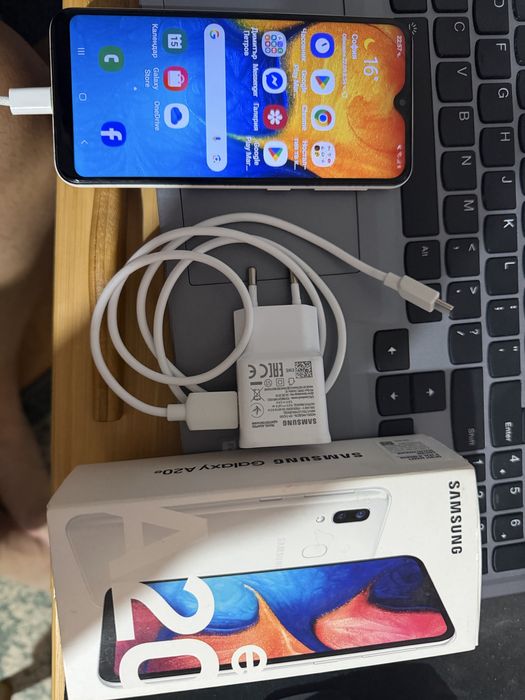 Продавам Samsung galaxy a20e