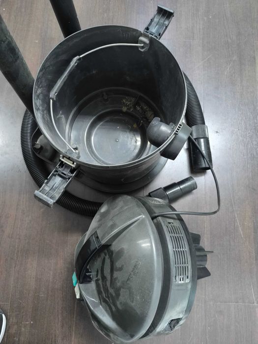 Прахосмукачка Делонги