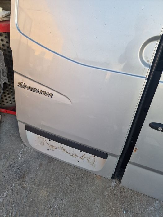 Usa usi spate stanga dreapta mercedes sprinter w906 2016