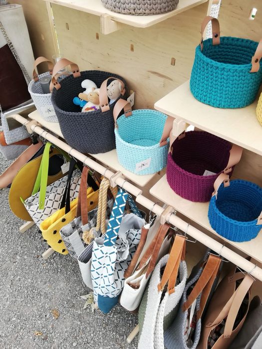 Дървена етажерка щендер