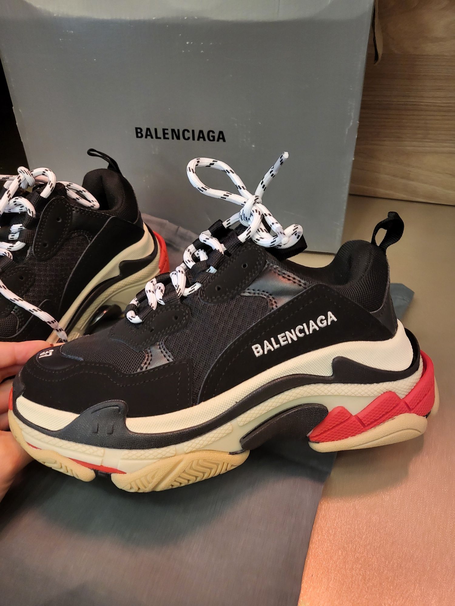 Маратонки Balenciaga налични