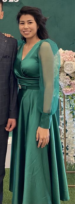 Продам атласное платье