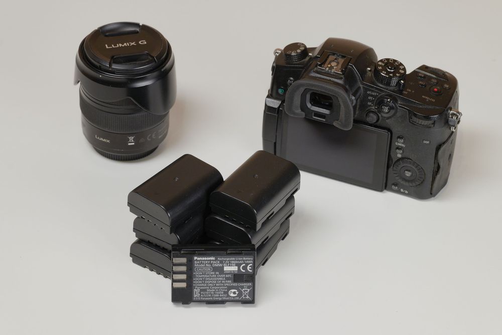 Panasonic GH5 + obiectiv + grip + baterii