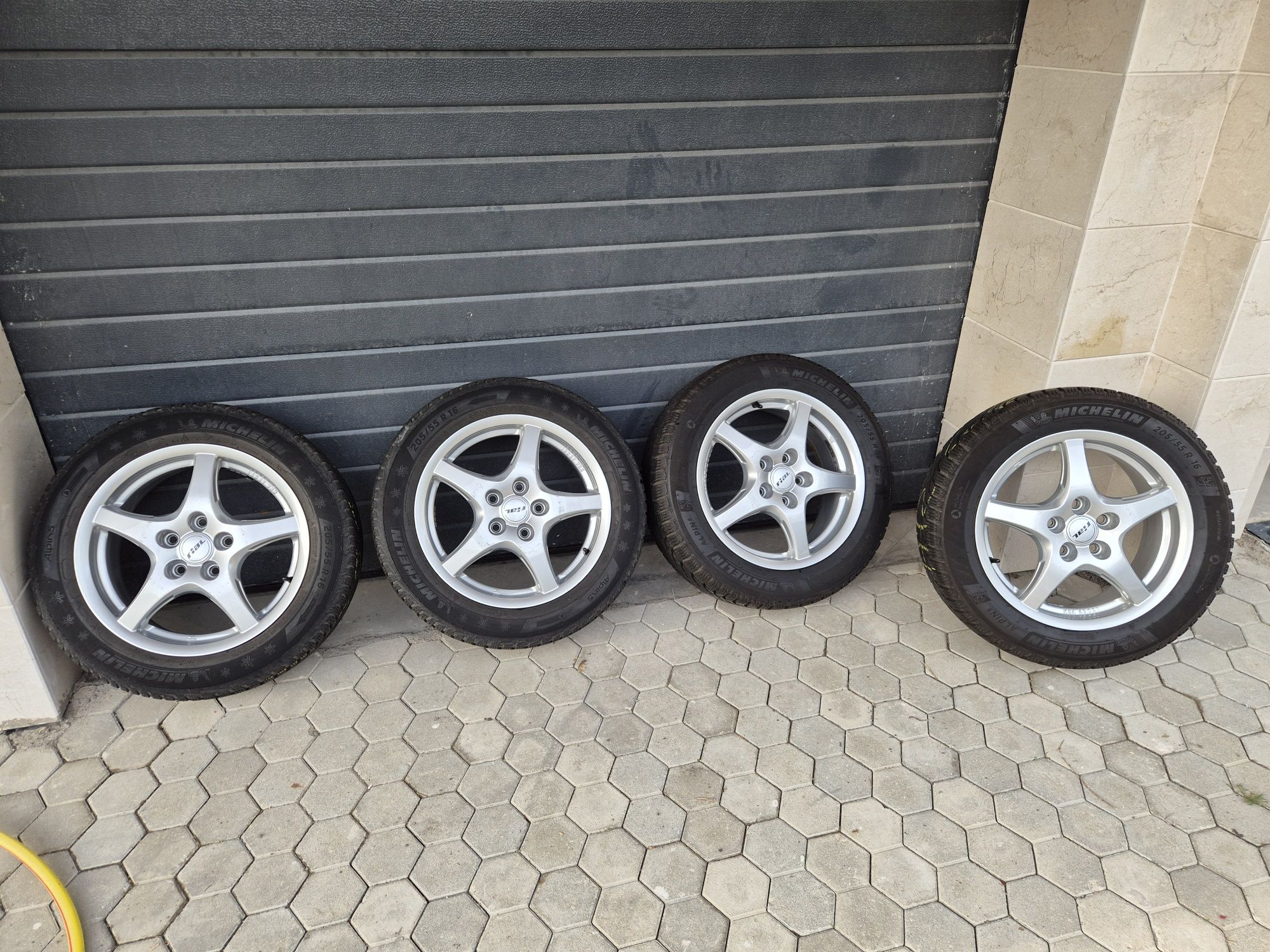 Лети джанти Rial със зимни гуми Michelin Alpin 205/55R16.