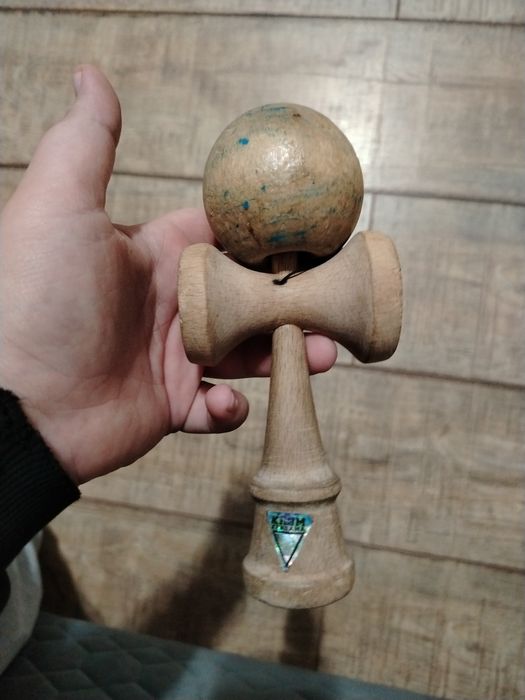 Vând kendama krom urgent!