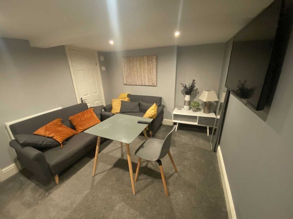 Дава се под наем Двустаен апартамент в София, Център - 65 кв.м за 382.5 € - Снимка #1