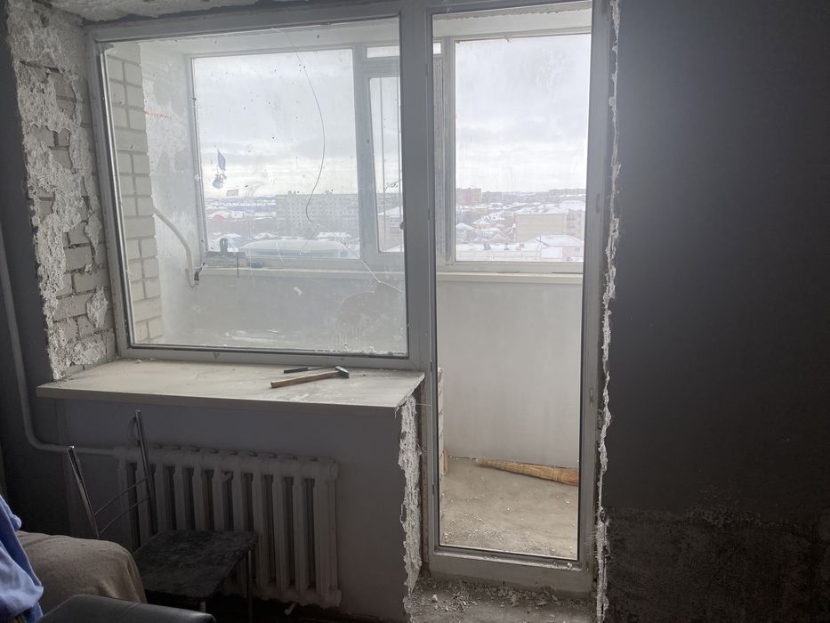 Продам пластик выход на балкон окно и дверь