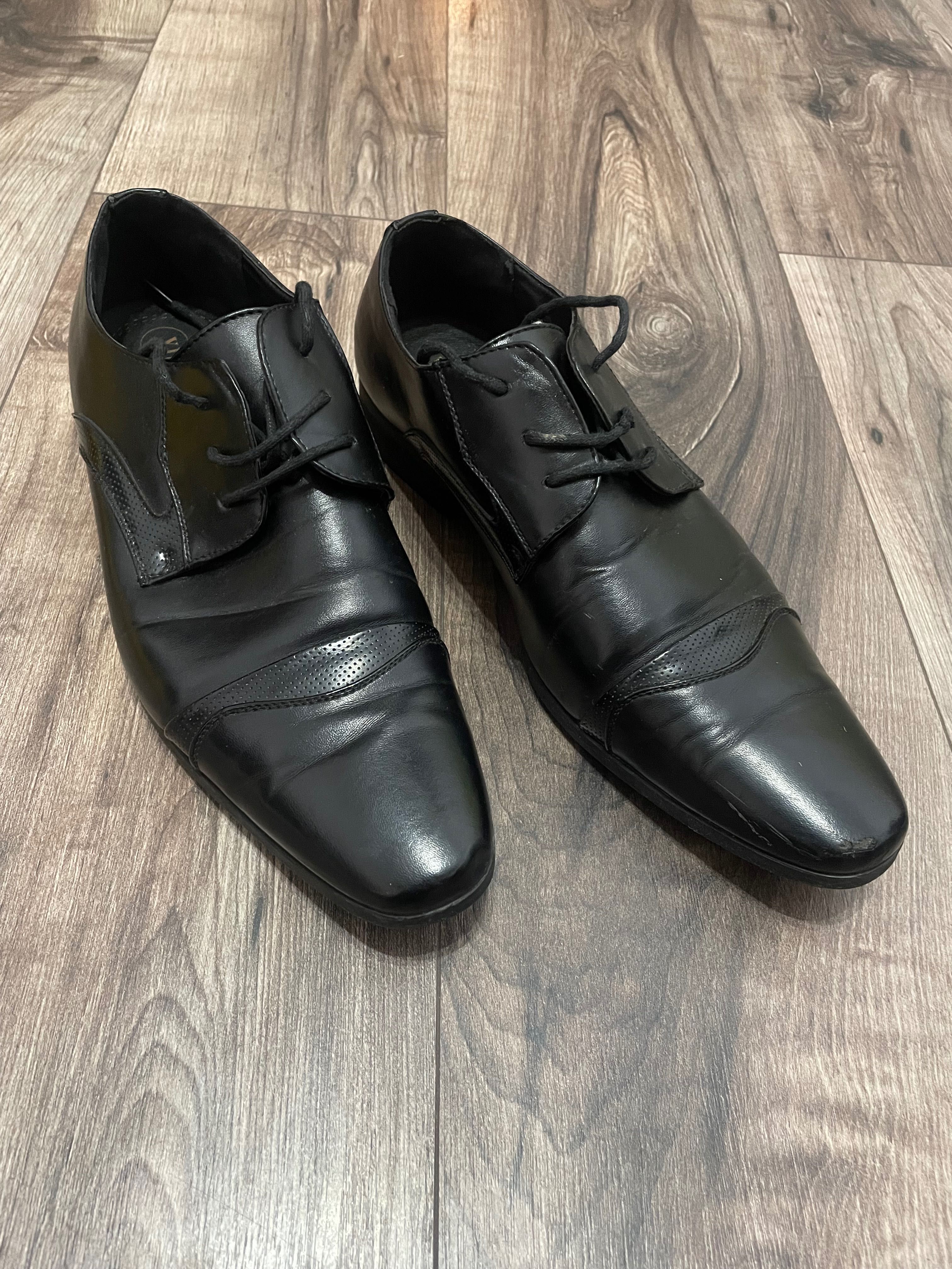 Pantofi negre de piele Xinyuan