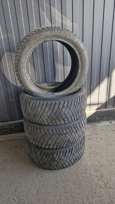 Продам комплект резины зимнюю R 17
