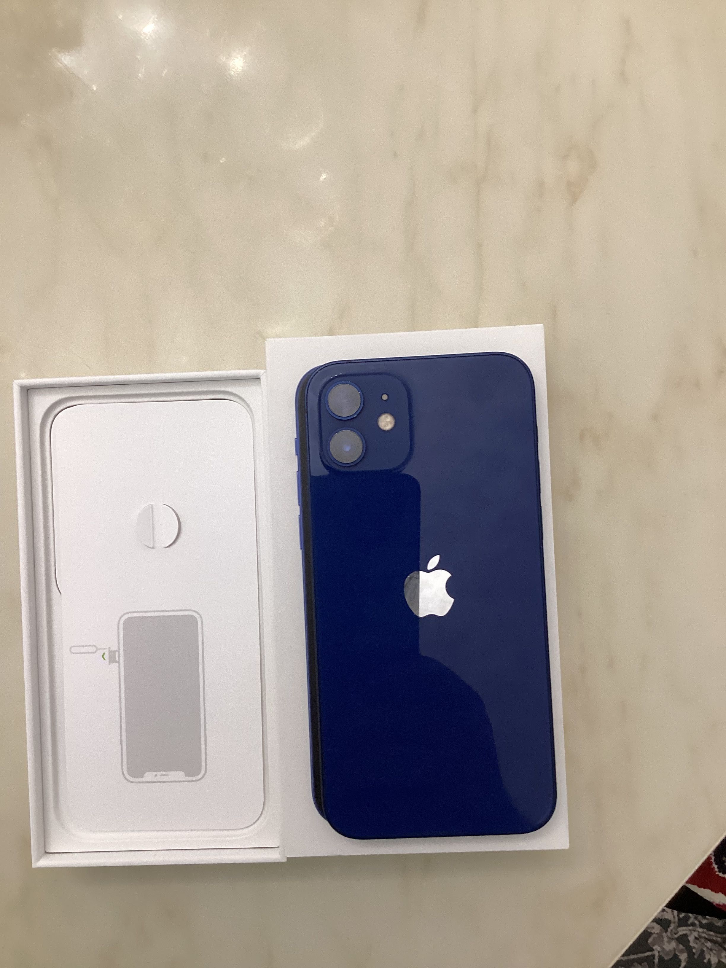 iPhone 12 64 гб сост.идеал одна рука в чехле