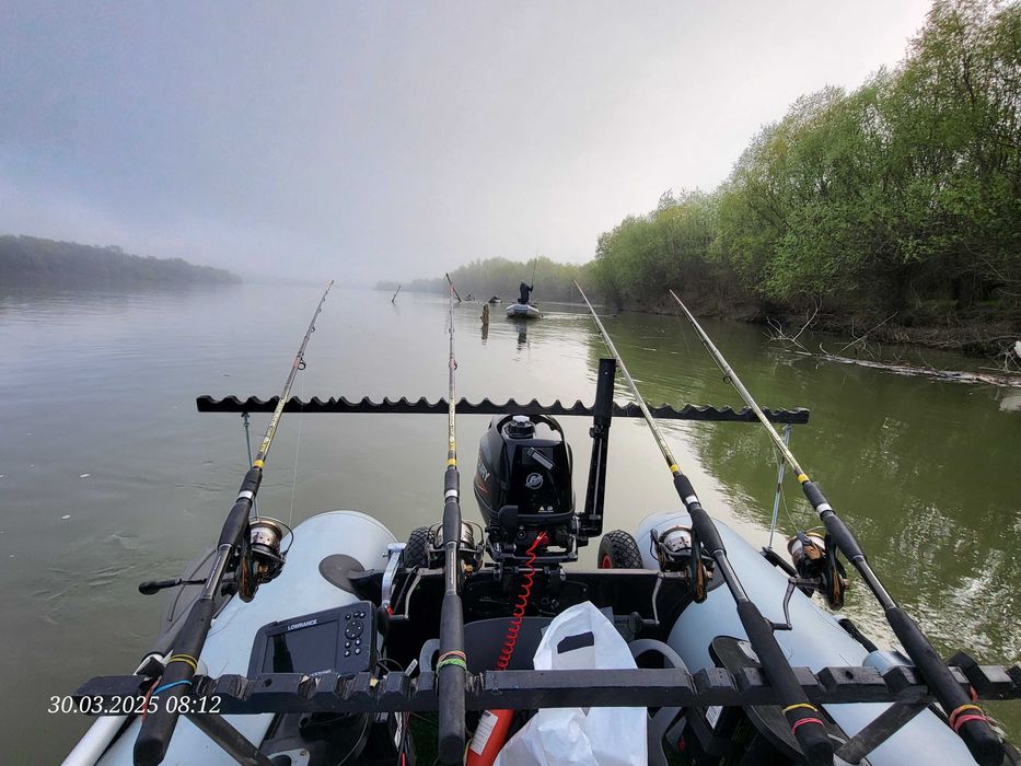 Vand barca Quicksilver cu motor Mercuri 6 CP sonar lowrance si remorca