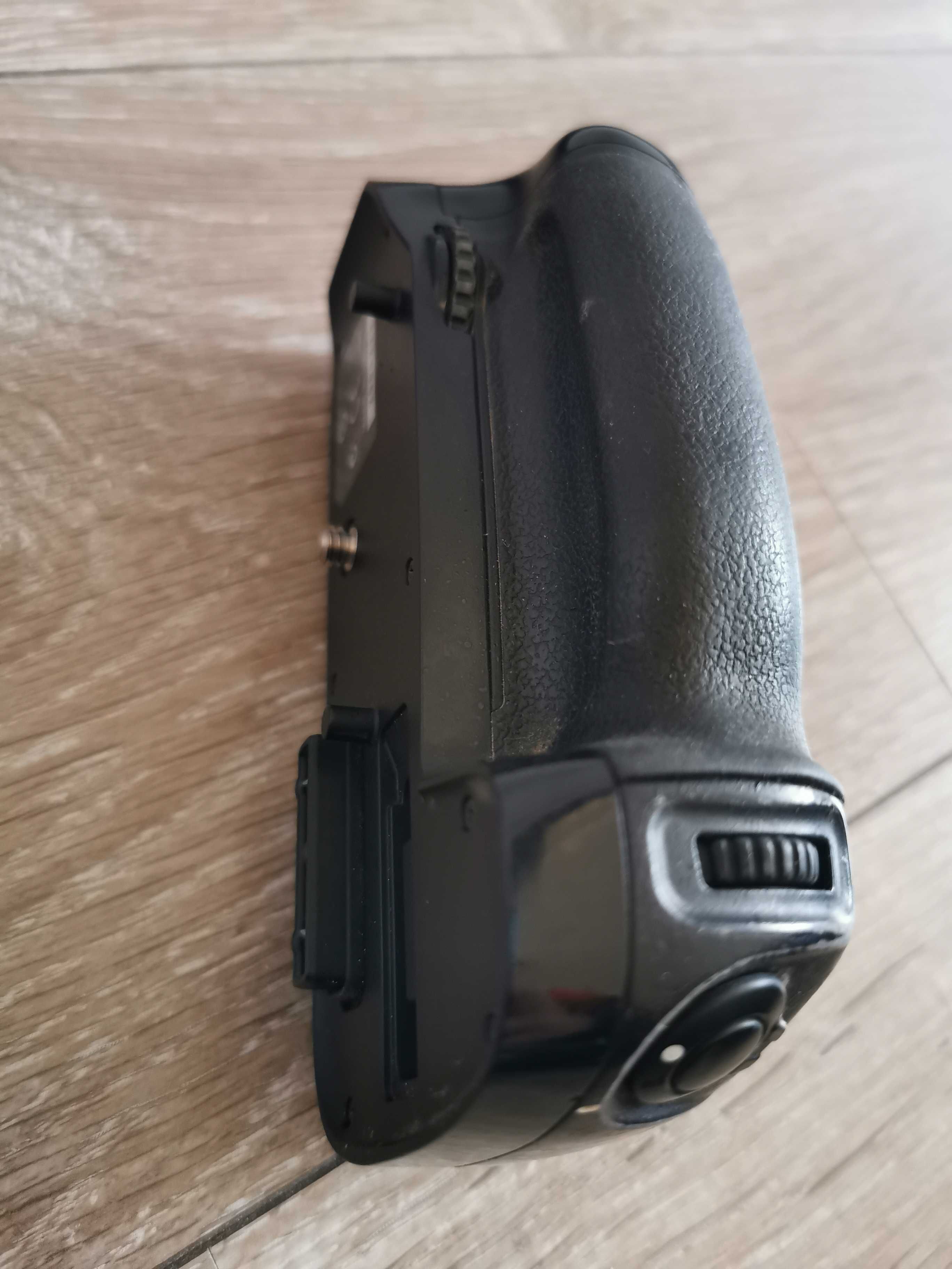 Nikon MB-D15 - Battery Grip pentru Nikon D7100 și D7200