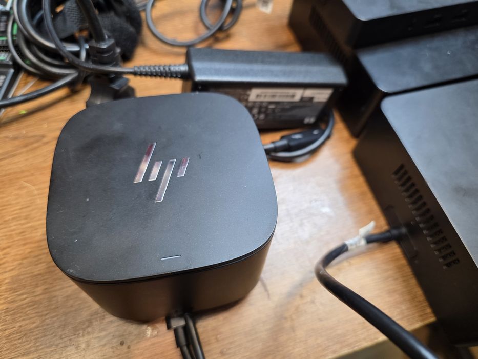 Docking stadion Dell si HP