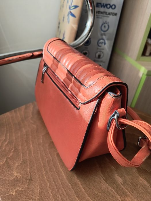 Gentuta dama model deosebit