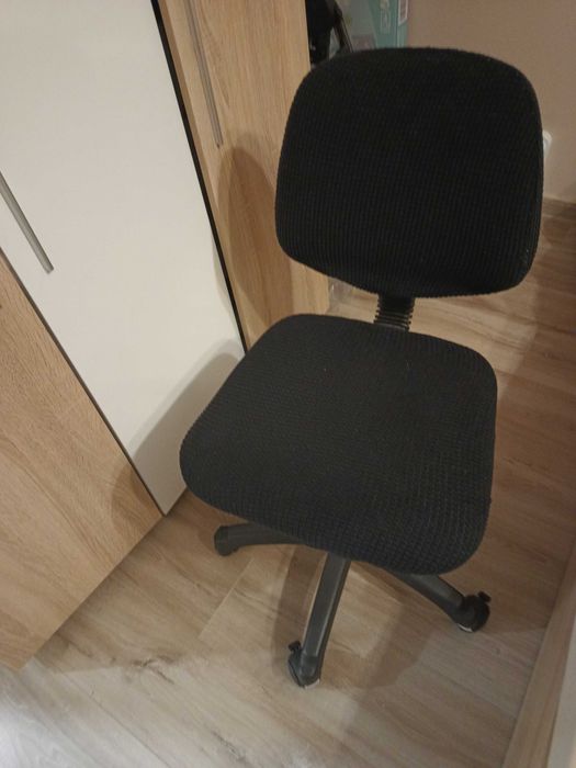 Обновен офис стол