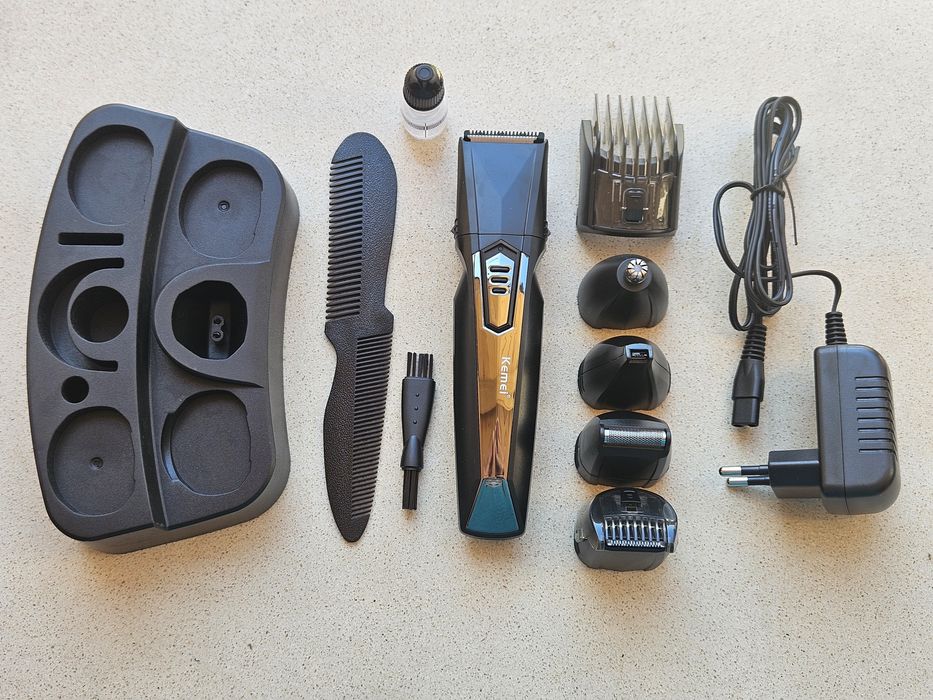 Безжична машинка за подстригване 8 в 1 Kemei KM-640, с аксесоари