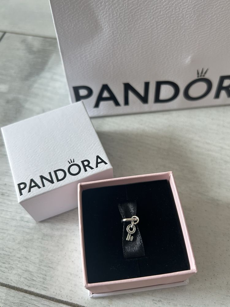 Талисман Pandora “Отключи щастието”